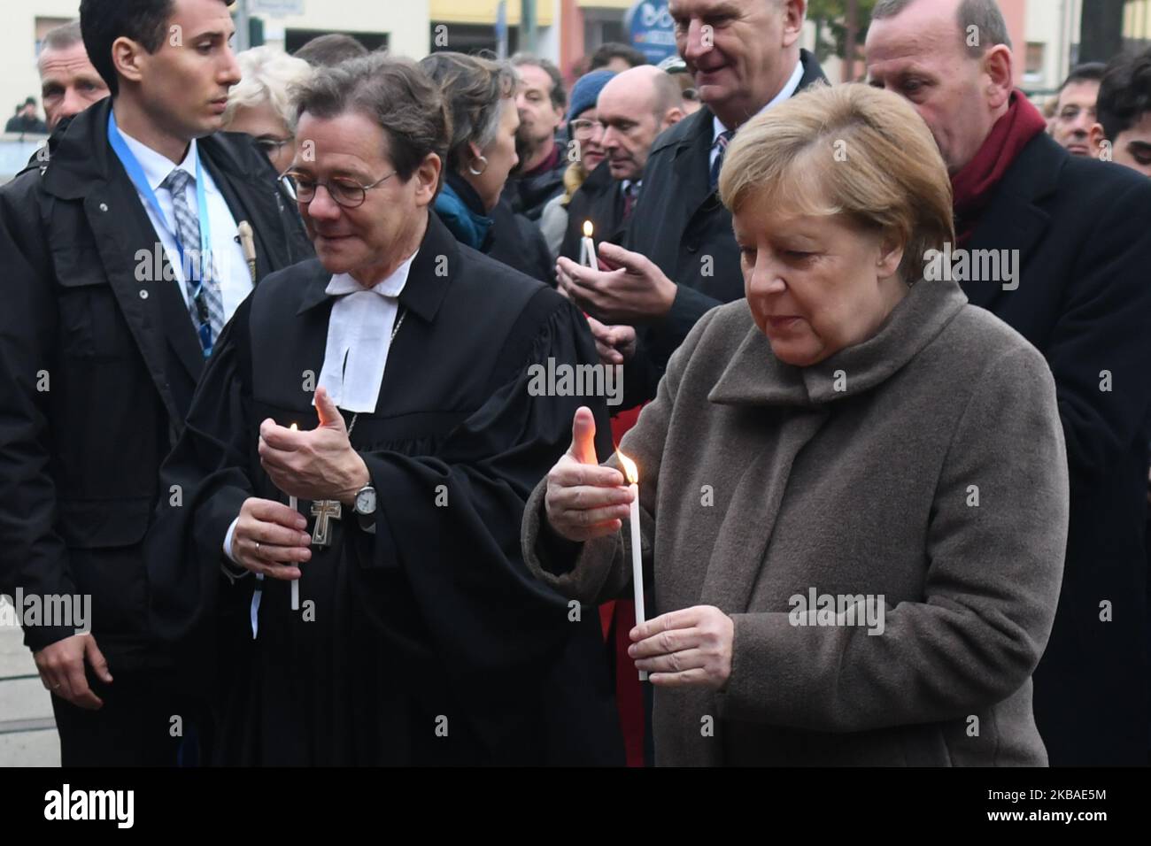 Bundeskanzlerin Angela Merkel kommt nach einer Feier zum 30.. Jahrestag des Mauerfalls in der Bernauer Straße, um eine Kerze an einer Gedenkstätte an der Berliner Mauer zu platzieren. Am Samstag, den 9. November 2019, in Berlin, Deutschland. (Foto von Artur Widak/NurPhoto) Stockfoto