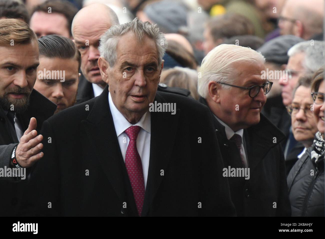 Der Präsident der Tschechischen Republik, Milos Zeman (Mitte), kommt zu einer Gedenkfeier zum 30.. Jahrestag des Mauerfalls in der Berliner Gedenkstätte Berliner Mauer in der Bernauer Straße. Am Samstag, den 9. November 2019, in Berlin, Deutschland. (Foto von Artur Widak/NurPhoto) Stockfoto