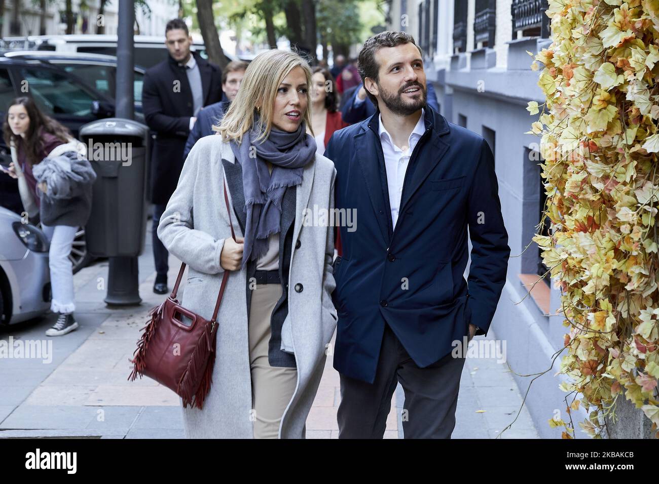 Pablo Casado und seine Frau Isabel Torres während der Abstimmung des Partido Popular-Führers Pablo Casado an der Nuestra Senora del Pilar Schule in Madrid, Spanien. 10. November 2019. (Foto von A. Ware/NurPhoto) Stockfoto