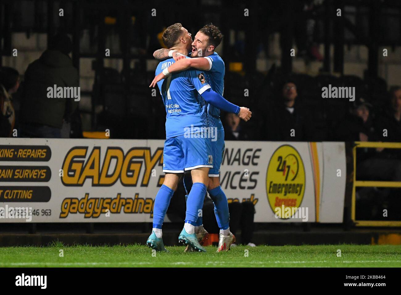 Jack Hindle (7) von Barrow AFC feiert mit Bradley Barry (27) von Barrow AFC, nachdem er beim Vanarama National League-Spiel zwischen Notts County und Barrow in der Meadow Lane, Nottingham, am Samstag, dem 16.. November 2019 ein Tor auf 0-3 gemacht hat. (Foto von Jon Hobley/ MI News/NurPhoto) Stockfoto