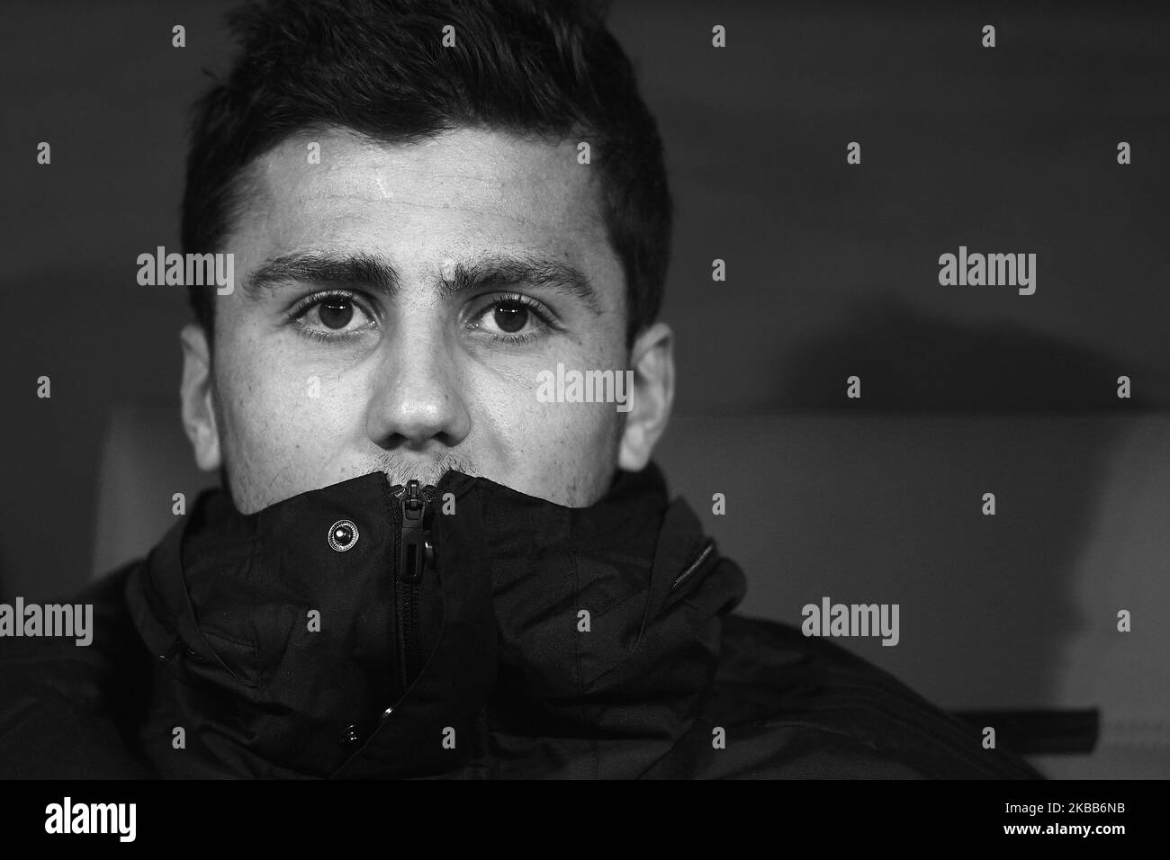 Rodri (Manchester City)) aus Spanien sitzt auf der Bank während der UEFA Euro 2020 Qualifikation zwischen Spanien und Rumänien am 18. November 2019 in Madrid, Spanien. (Anmerkung der Redaktion: Dieses Bild wurde in Schwarzweiß konvertiert) (Foto von Jose Breton/Pics Action/NurPhoto) Stockfoto