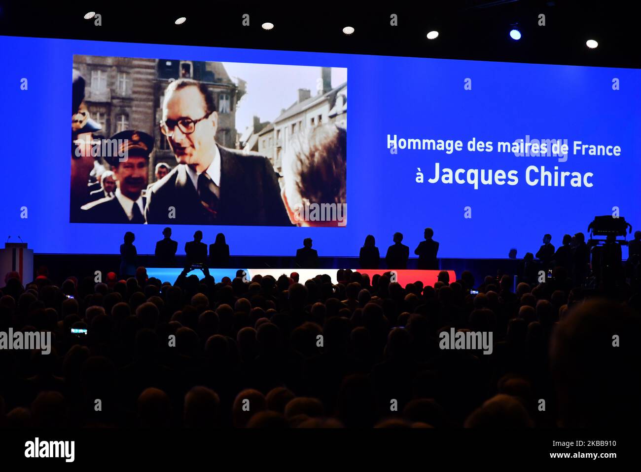 Französische Bürgermeister zollen Jacques Chirac vor der Eröffnung des französischen Bürgermeisterkongresses am 19. November 2019 in Paris, Frankreich, Tribut. (Foto von Daniel Pier/NurPhoto) Stockfoto Französische Bürgermeister zollen Jacques Chirac vor der Eröffnung des französischen Bürgermeisterkongresses am 19. November 2019 in Paris, Frankreich, Tribut. (Foto von Daniel Pier/NurPhoto) Stockfoto