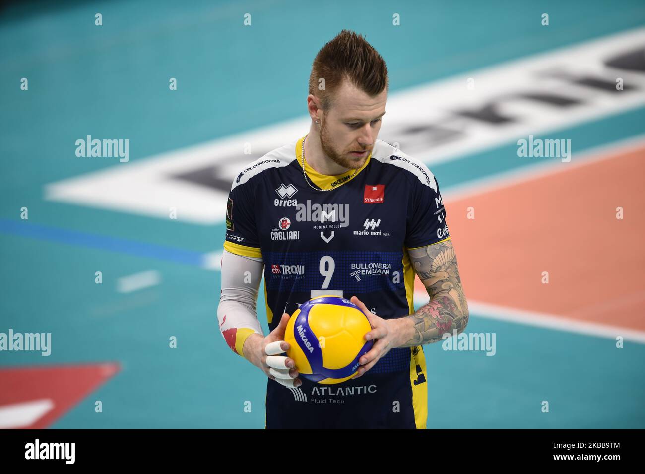 Der italienische Spieler Ivan Zaytsev von Azumit Leo Shoes Modena spielt während des Spiels von Super Lega Credem Banca Allianz Powervolley Milano - Azumit Leo Shoes Modena während des Spiels von Super Lega Credem Banca Allianz Powervolley Milano - Azumit Leo Shoes Modena (Foto von Andrea Diodato/NurPhoto) Stockfoto