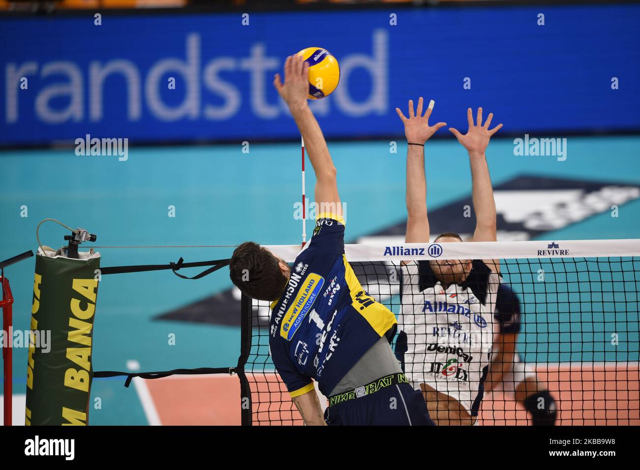 Polens Spieler Mattew Anderson von Azumit Leo Shoes Modena spielt während des Spiels von Super Lega Credem Banca Allianz Powervolley Milano - Azumit Leo Shoes Modena (Foto von Andrea Diodato/NurPhoto) Stockfoto