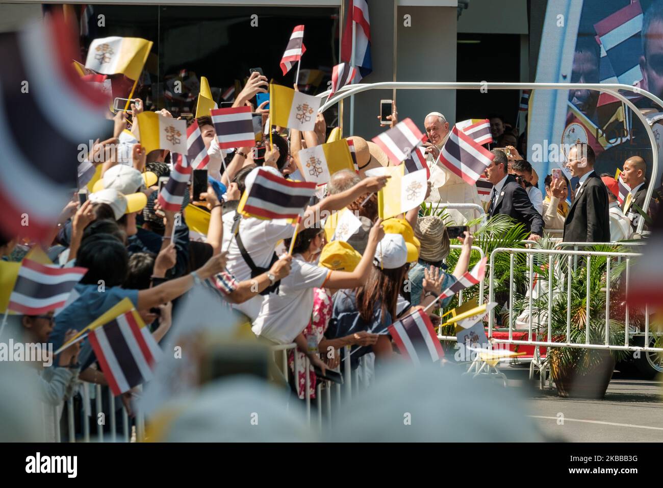 Bangkok, Thailand. Medizinisches Personal und Patienten des St. Louis Hospitals nehmen am Papstbesuch Teil. (Foto von Thomas De Cian/NurPhoto) Stockfoto