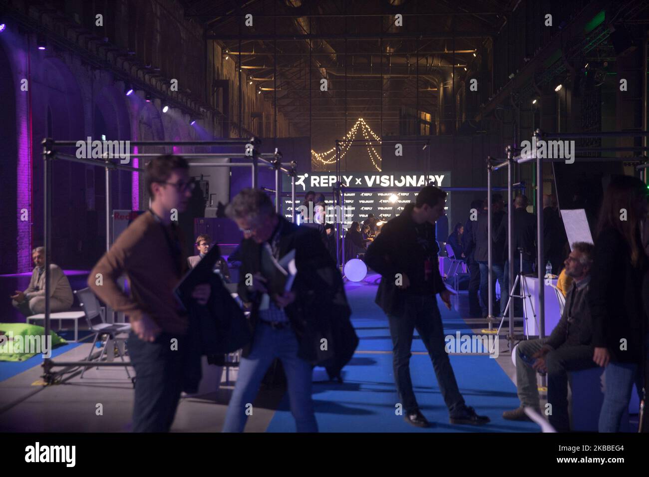 Turin, Italien - 23. November 2019: Visionary Days ist ein Event, bei dem 1500 junge Menschen aus ganz Italien zusammenkommen, um sich den aktuellen Veränderungen zu stellen und die nächste Zukunft zu gestalten. Gemeinsam, konkret und ausgehend von der Begegnung verschiedener Leben und Visionen. Der Minister für Sport und Jugendpolitik Vincenzo Spadafora nahm an den Visionären Tagen auf der Bühne der OGR von Turin Teil. (Foto von Mauro Ujetto/NurPhoto) Stockfoto