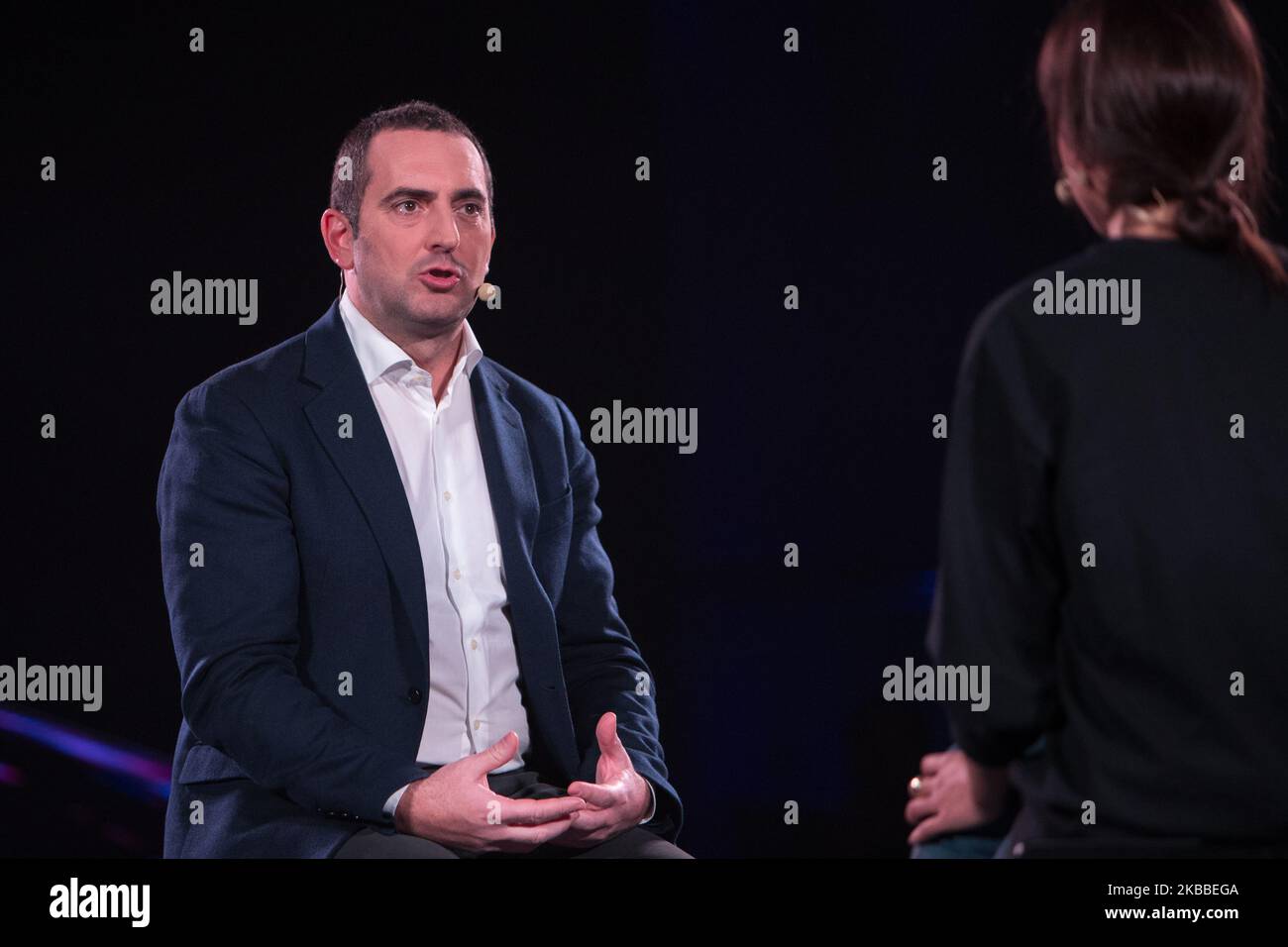 Turin, Italien - 23. November 2019: Visionary Days ist ein Event, bei dem 1500 junge Menschen aus ganz Italien zusammenkommen, um sich den aktuellen Veränderungen zu stellen und die nächste Zukunft zu gestalten. Gemeinsam, konkret und ausgehend von der Begegnung verschiedener Leben und Visionen. Der Minister für Sport und Jugendpolitik Vincenzo Spadafora nahm an den Visionären Tagen auf der Bühne der OGR von Turin Teil. (Foto von Mauro Ujetto/NurPhoto) Stockfoto