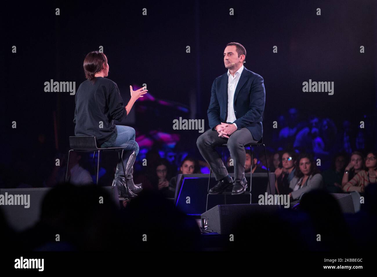 Turin, Italien - 23. November 2019: Visionary Days ist ein Event, bei dem 1500 junge Menschen aus ganz Italien zusammenkommen, um sich den aktuellen Veränderungen zu stellen und die nächste Zukunft zu gestalten. Gemeinsam, konkret und ausgehend von der Begegnung verschiedener Leben und Visionen. Der Minister für Sport und Jugendpolitik Vincenzo Spadafora nahm an den Visionären Tagen auf der Bühne der OGR von Turin Teil. (Foto von Mauro Ujetto/NurPhoto) Stockfoto