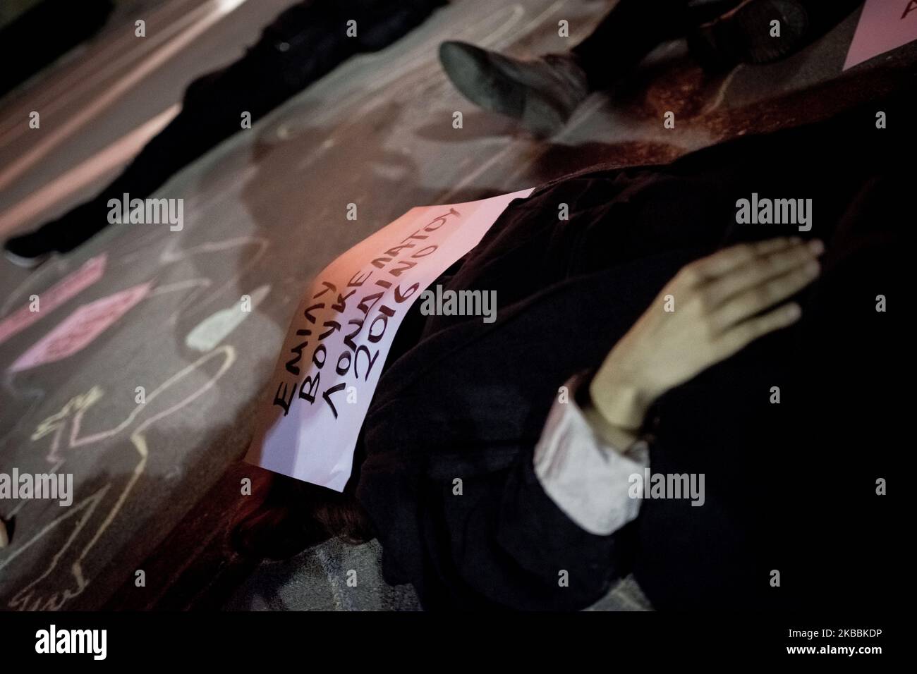 Protest feministischer Organisationen zum Internationalen Tag gegen Gewalt gegen Frauen am 25. November 2019 in Athen, Griechenland. (Foto von Nikolas Kokovlis/NurPhoto) Stockfoto