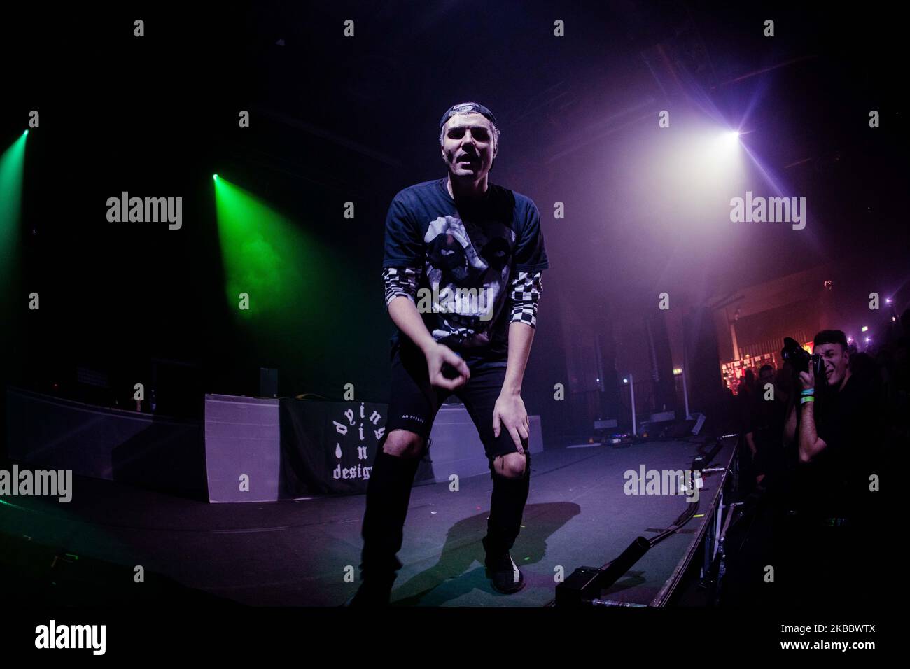 EMO Rapper Dying in Designer, richtiger Name Bobby O’Brien, tritt am 29 2019. November live im Alcatraz in Mailand auf. Dying in Designer ist ein in Chicago ansässiger Sänger/Rapper, der kürzlich einen Vertrag mit The Hopeless Records unterzeichnet hat. Er ist einer der Vertreter von „emo Rap“, einer musikalischen Strömung, zu der auch Künstler wie Drake und XXXTentacion gehören. (Foto von Mairo Cinquetti/NurPhoto) Stockfoto