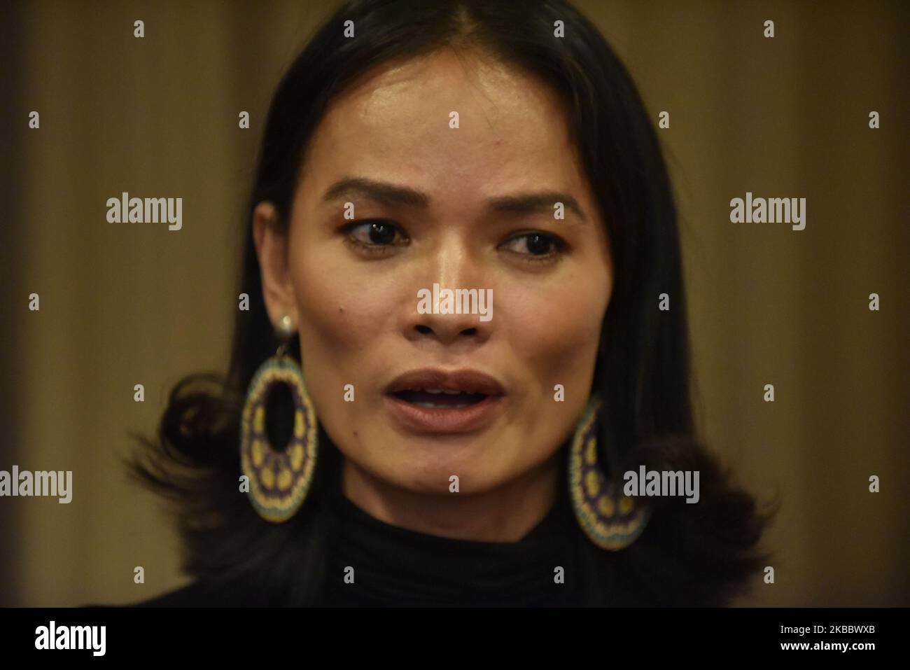 Anjali Lama, das erste nepalesische Transgender-Modell, erzählt ihre Geschichte während des Pressetreffen in Kathmandu, Nepal, am Freitag, 29. November 2019. (Foto von Narayan Maharjan/NurPhoto) Stockfoto