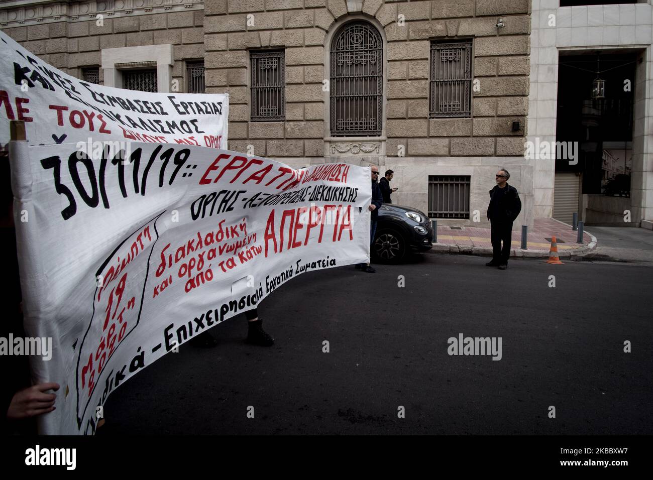 Arbeiter protestieren am 30. November 2019 in Athen, Griechenland. (Foto von Nikolas Kokovlis/NurPhoto) Stockfoto