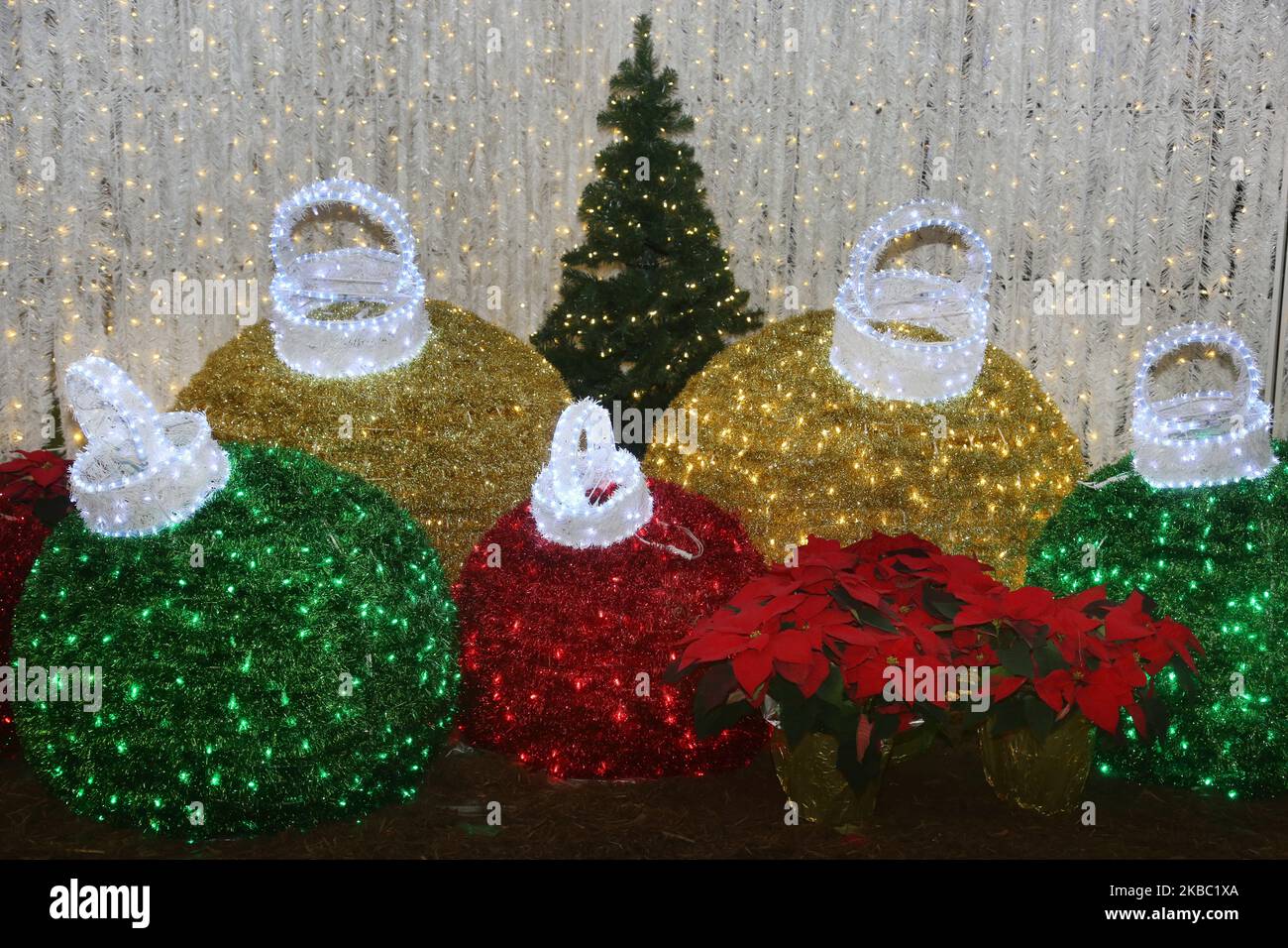 Christmas Glow Festival in Toronto, Ontario, Kanada, am 30. November 2019. Christmas Glow ist Ontarios größtes Weihnachtsfest für Familien, bei dem bis zu 100.000 Besucher unter dem Funkeln von einer halben Million Lichtern lachen und spielen werden. (Foto von Creative Touch Imaging Ltd./NurPhoto) Stockfoto Christmas Glow Festival in Toronto, Ontario, Kanada, am 30. November 2019. Christmas Glow ist Ontarios größtes Weihnachtsfest für Familien, bei dem bis zu 100.000 Besucher unter dem Funkeln von einer halben Million Lichtern lachen und spielen werden. (Foto von Creative Touch Imaging Ltd./NurPhoto) Stockfoto