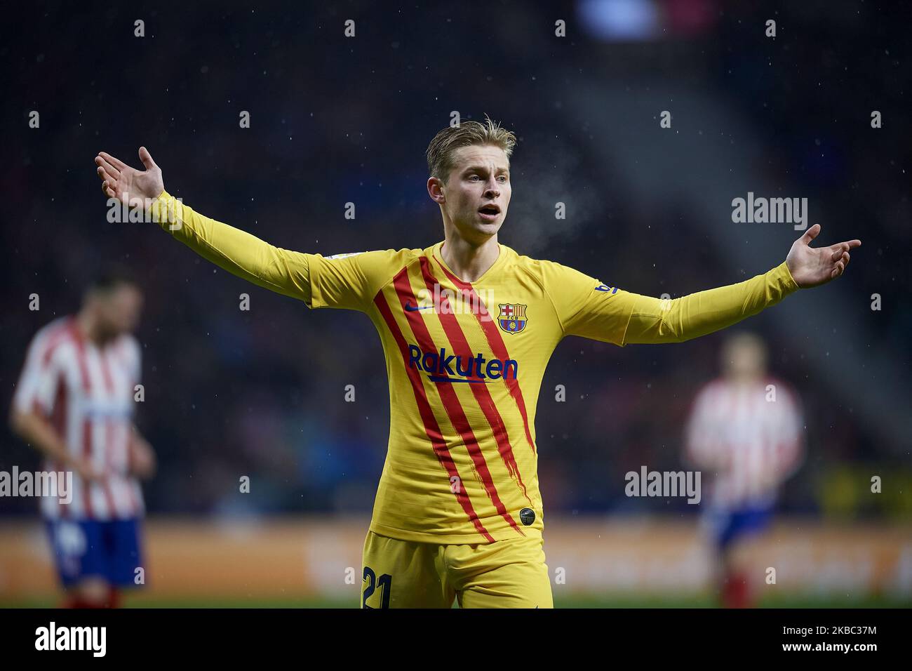 Frenkie de Jong von Barcelona protestierte während des Liga-Spiels zwischen dem Club Atletico de Madrid und dem FC Barcelona am 1. Dezember 2019 in Wanda Metropolitano in Madrid, Spanien. (Foto von Jose Breton/Pics Action/NurPhoto) Stockfoto