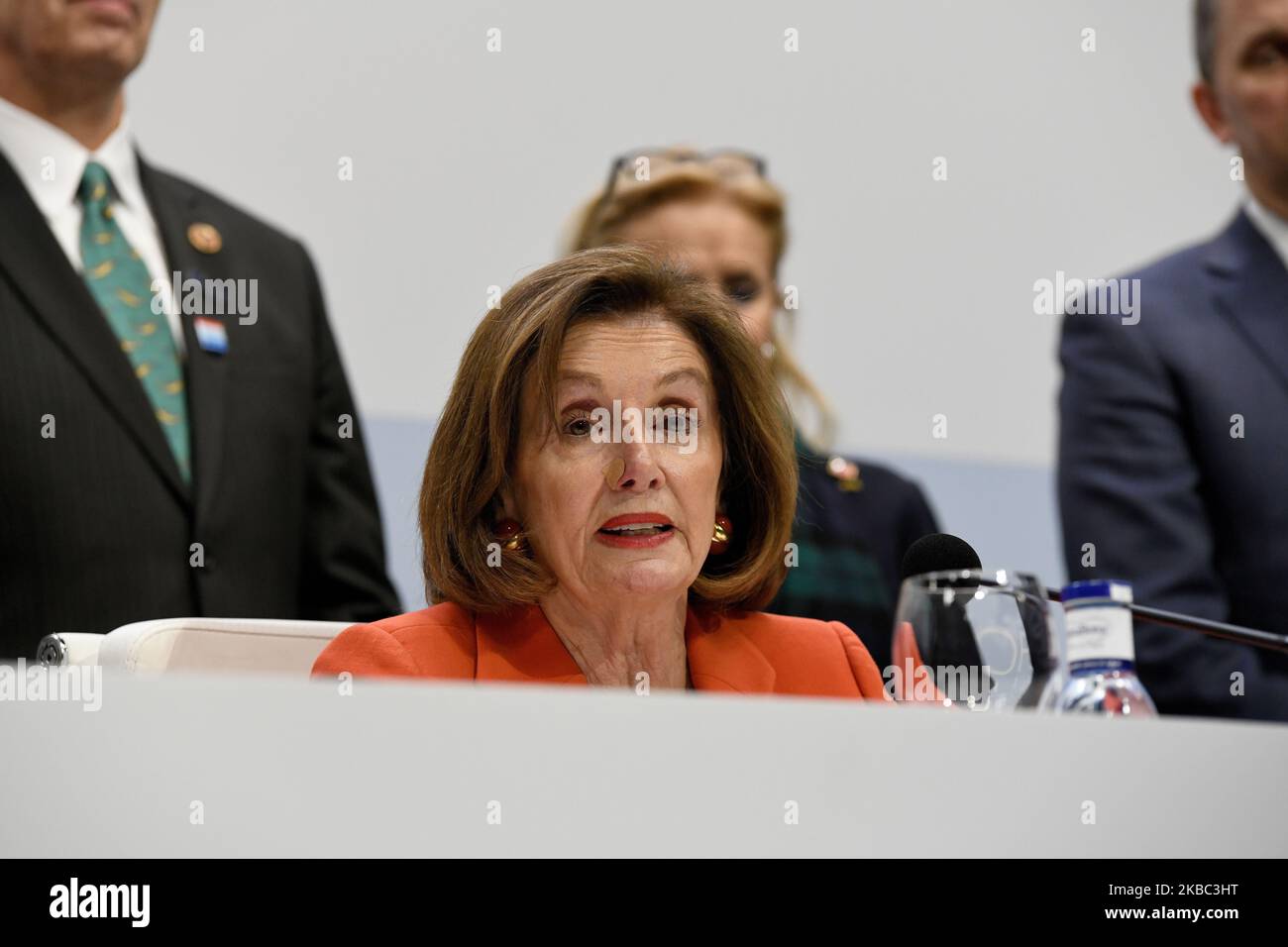 Die Sprecherin des US-Repräsentantenhauses, Nancy Pelosi, hält am Eröffnungstag der UN-Klimakonferenz (COP25) in Madrid am 2.. Dezember 2019 eine Pressekonferenz. (Foto von Juan Carlos Lucas/NurPhoto) Stockfoto