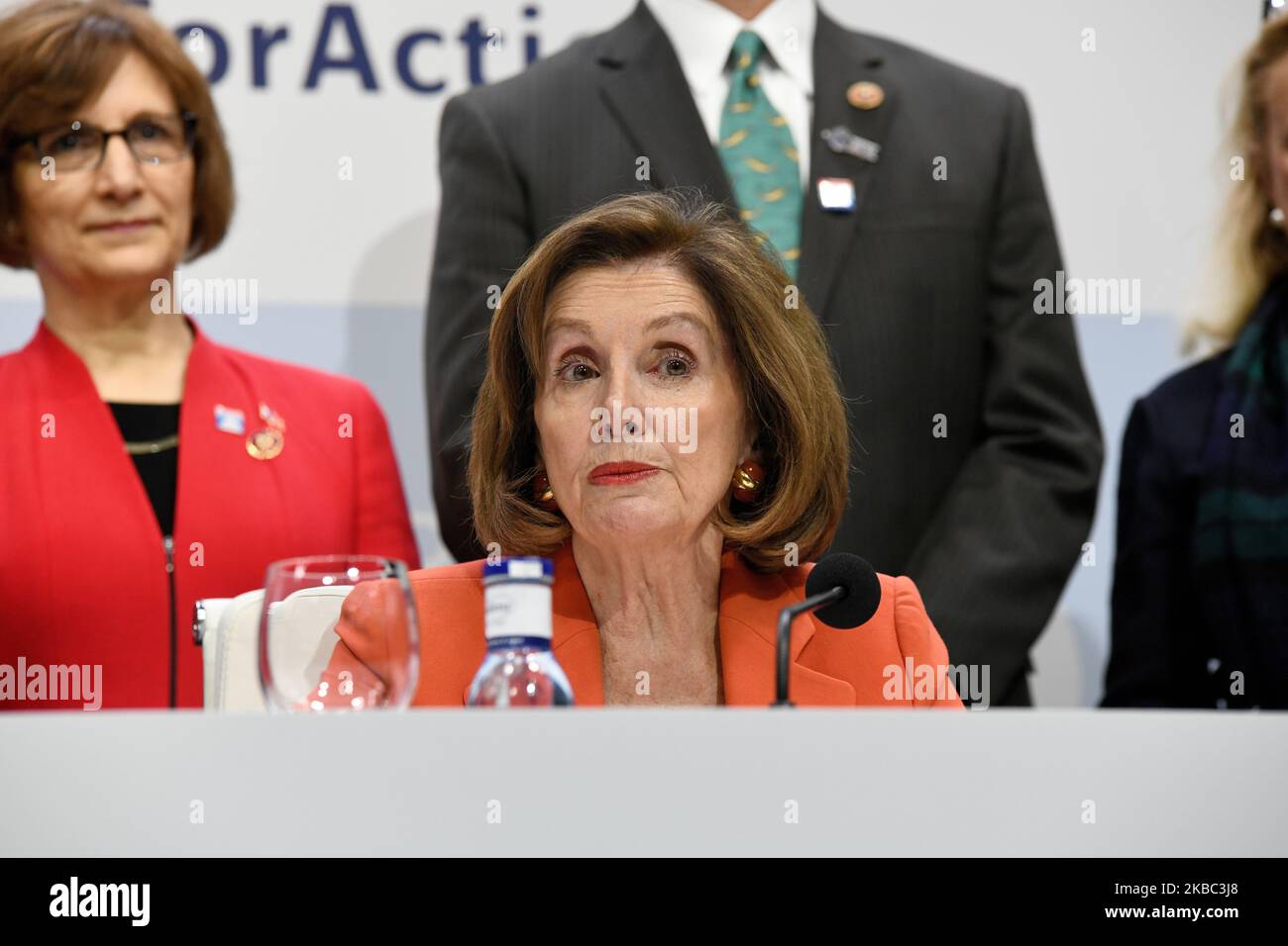 Die Sprecherin des US-Repräsentantenhauses, Nancy Pelosi, hält am Eröffnungstag der UN-Klimakonferenz (COP25) in Madrid am 2.. Dezember 2019 eine Pressekonferenz. (Foto von Juan Carlos Lucas/NurPhoto) Stockfoto