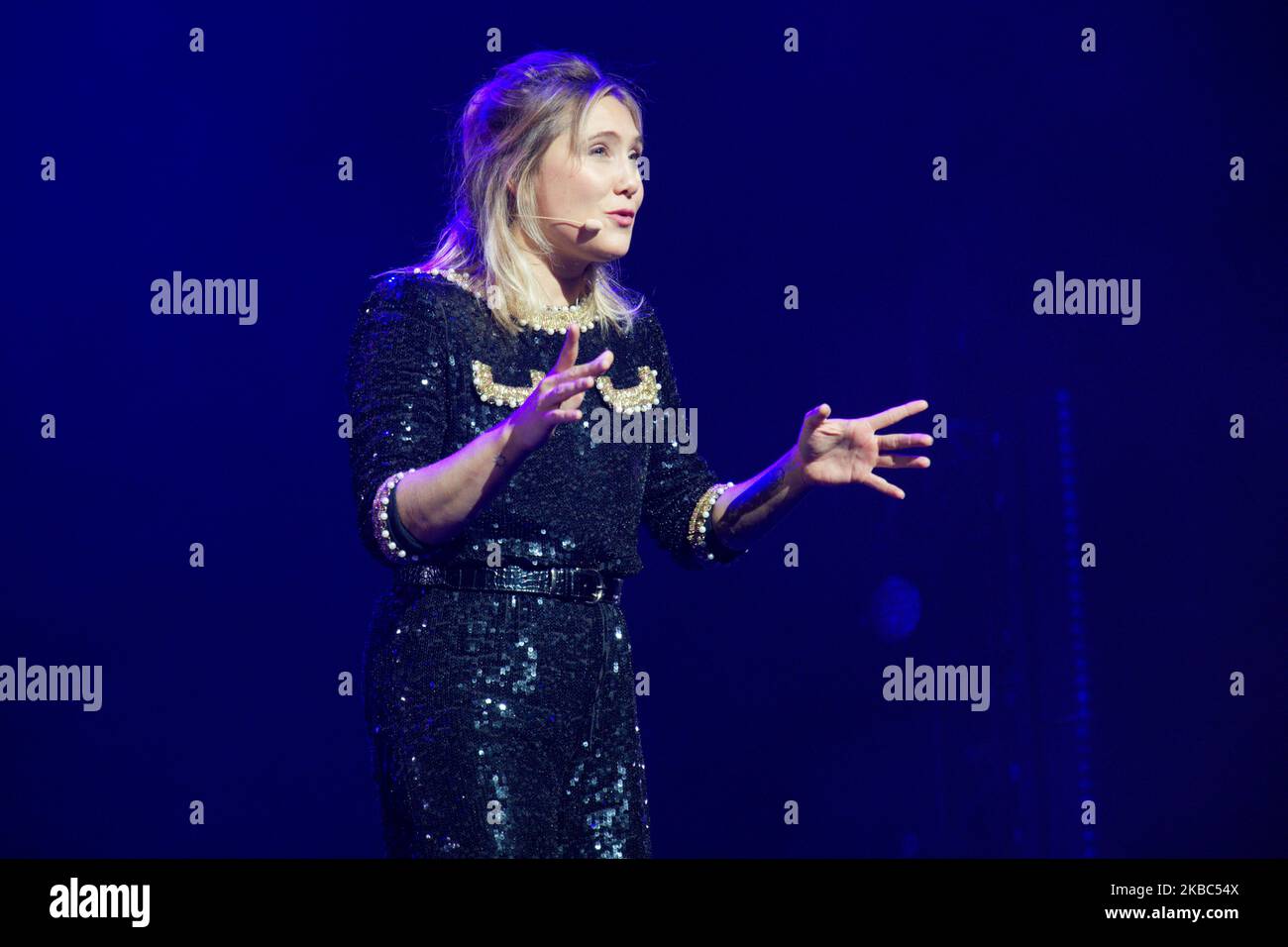 Der französische Komiker und Humorist Berengere Krief dirigiert die Zeremonie der SACEM Awards 2019 - 02. November 2019, Paris. (Foto von Daniel Pier/NurPhoto) Stockfoto