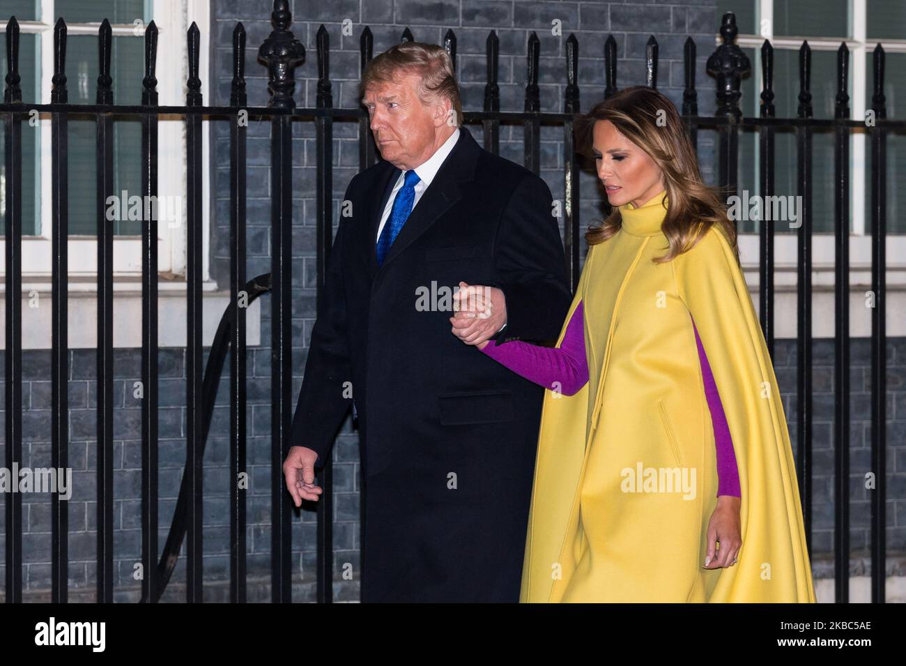 US-Präsident Donald Trump und First Lady Melania Trump gehen in der Downing Street zu einem Empfang der NATO-Führer, der vom britischen Premierminister Boris Johnson am 03. Dezember 2019 in London, England, im Vorfeld des morgigen Hauptgipfels zum Gedenken an den 70.. Jahrestag der NATO, veranstaltet wird. (Foto von Wiktor Szymanowicz/NurPhoto) Stockfoto