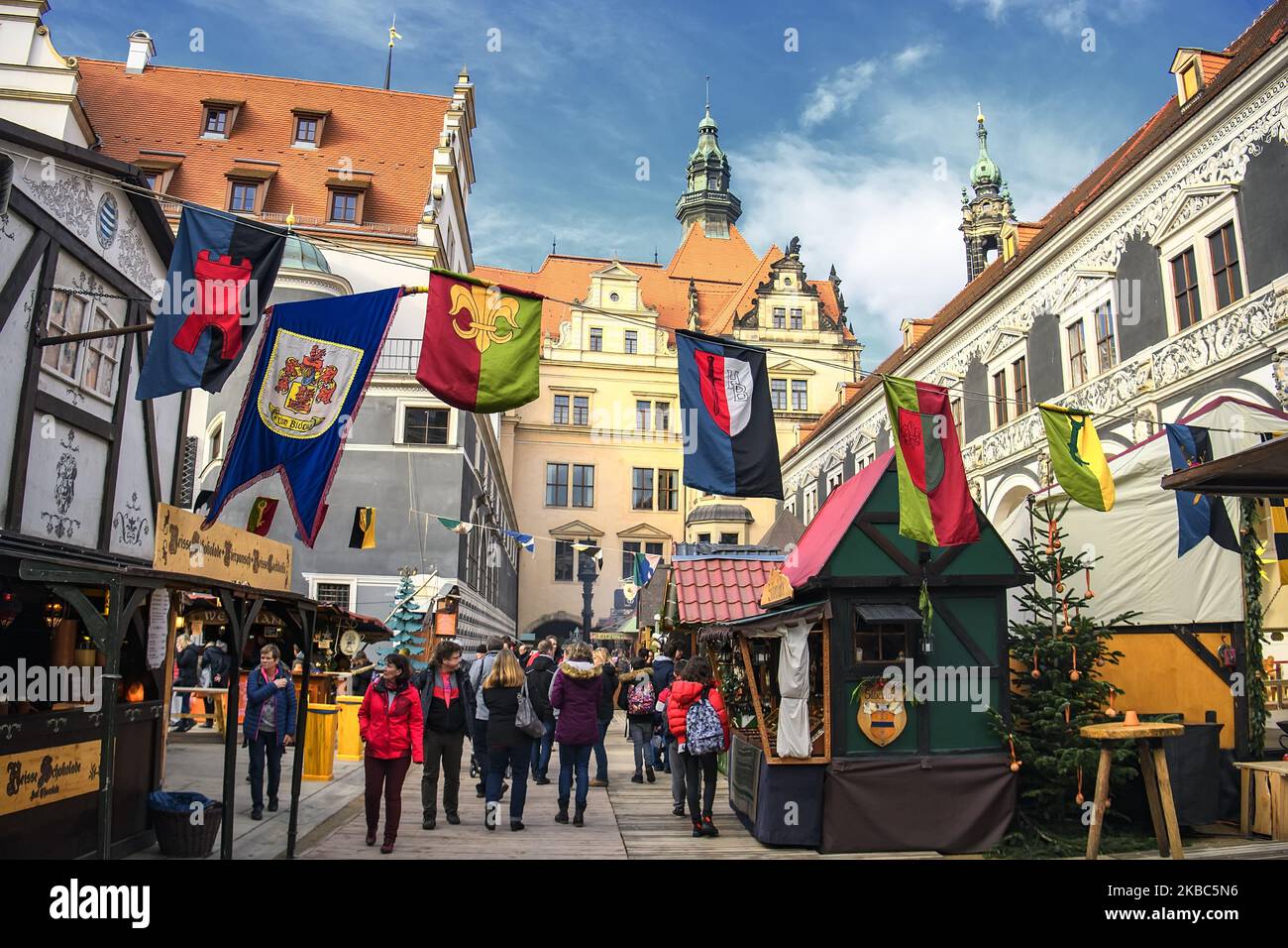 Traditioneller deutscher Weihnachtsmarkt in Dresden, Sachsen, Deutschland, November 2019 (Foto: Maxym Marusenko/NurPhoto) Stockfoto