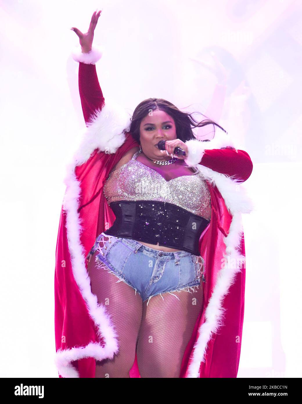 INGLEWOOD, LOS ANGELES, KALIFORNIEN, USA - 06. DEZEMBER: Sängerin Lizzo tritt beim 102,7 KIIS FM Jingle Ball 2019 auf, der am 6. Dezember 2019 im Forum in Inglewood, Los Angeles, Kalifornien, USA, stattfand. (Foto von Xavier Collin/Image Press Agency/NurPhoto) Stockfoto