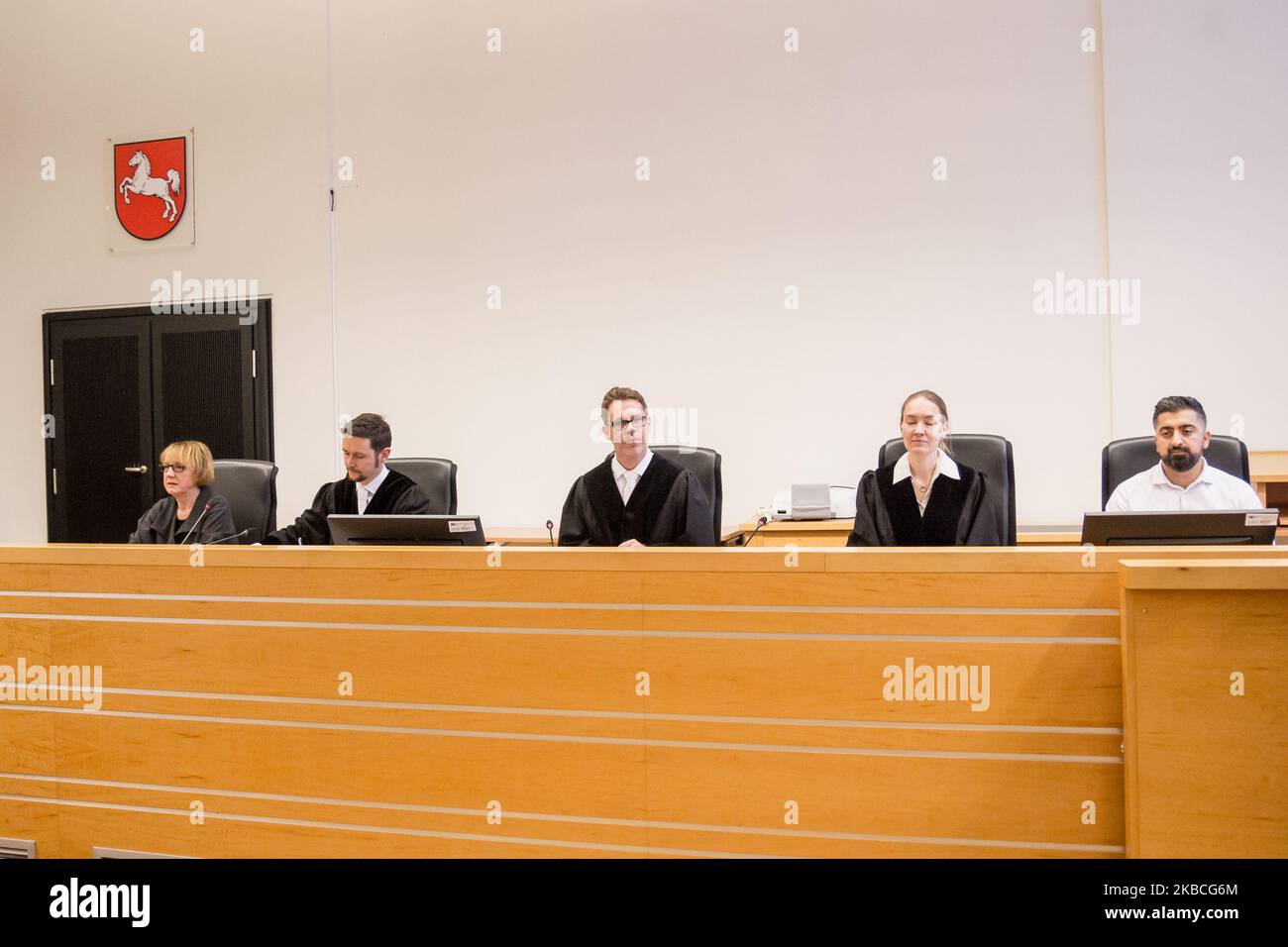 Das Gericht unter dem Vorsitz von Richter Dr. Gerberding vor Beginn des Prozesses in der Rathausangelegenheit am 10. Dezember 2019 in Hannover. Angeklagt sind der ehemalige Bürgermeister Stefan Schostok, der ehemalige Leiter der Personal- und Kulturabteilung Harald Härke und der Ex-ob-Büroleiter Frank Herbert. Die Staatsanwaltschaft wirft den drei Angeklagten schwere Vertrauensverletzungen vor. (Foto von Peter Niedung/NurPhoto) Stockfoto