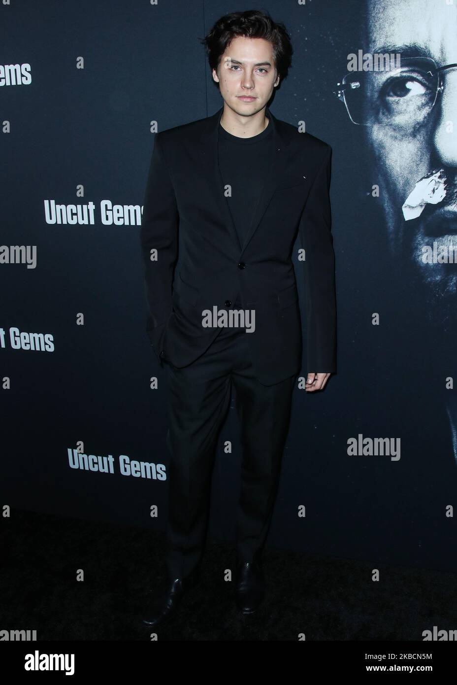 HOLLYWOOD, LOS ANGELES, KALIFORNIEN, USA - 11. DEZEMBER: Der Schauspieler Cole Sprouse kommt zur Los Angeles-Premiere von A24's 'Uncut Gems', die am 11. Dezember 2019 im ArcLight Cinerama Dome in Hollywood, Los Angeles, Kalifornien, USA, stattfand. (Foto von Xavier Collin/Image Press Agency/NurPhoto) Stockfoto
