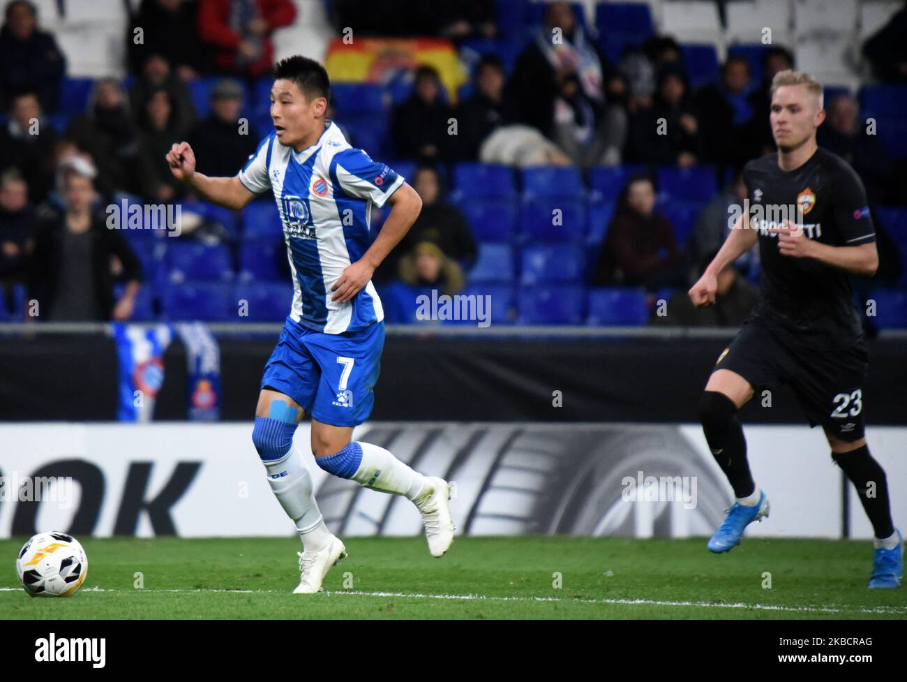 Wu Lei während des Spiels zwischen dem FC RCDE und dem CSKA Moskau, das am 12. Dezember 2019 in Barcelona, Spanien, im RCDE-Stadion gespielt wurde, was der Woche 6 der UEFA Europa League entspricht. (Foto von Noelia Deniz/Urbanandsport/NurPhoto) Stockfoto