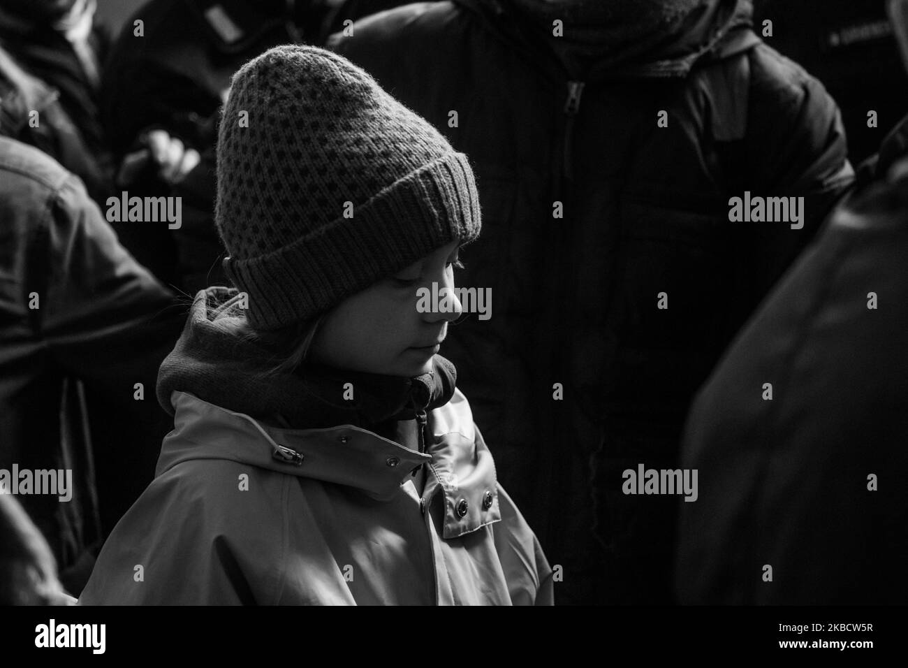(ANMERKUNG DER REDAKTION: Bild wurde in Schwarzweiß konvertiert) Greta Thunberg am 13. Dezember 2019 in Turin, Italien. Die 16-jährige Umweltaktivistin Greta Thunberg, die gerade zur Person des Jahres des Time Magazine gewählt wurde, beschloss auf ihrem Rückweg von Madrid (wo COP25 stattfinden) nach Stockholm, am 50.. Freitag für die Zukunft in Turin zu feiern. (Foto von Mauro Ujetto/NurPhoto) Stockfoto