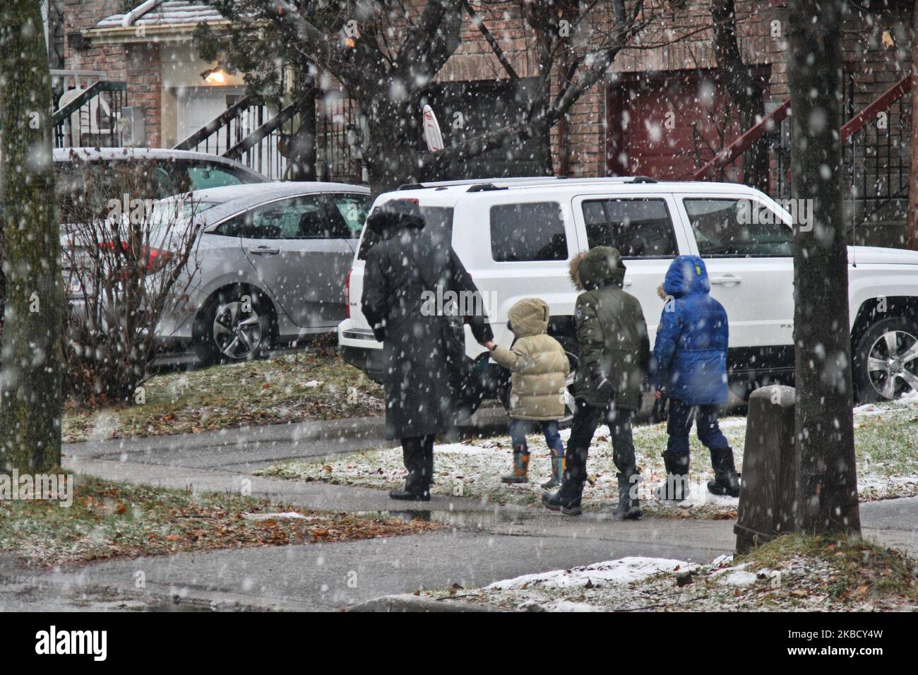 Am 14. Dezember 2019 bedeckte nasser Schnee die Stadt Toronto, Ontario, Kanada. Der Sturm brachte Regen und nassen Schnee über den Großraum Toronto und ließ zwischen 3-5 cm Schnee auf dem Boden liegen. (Foto von Creative Touch Imaging Ltd./NurPhoto) Stockfoto