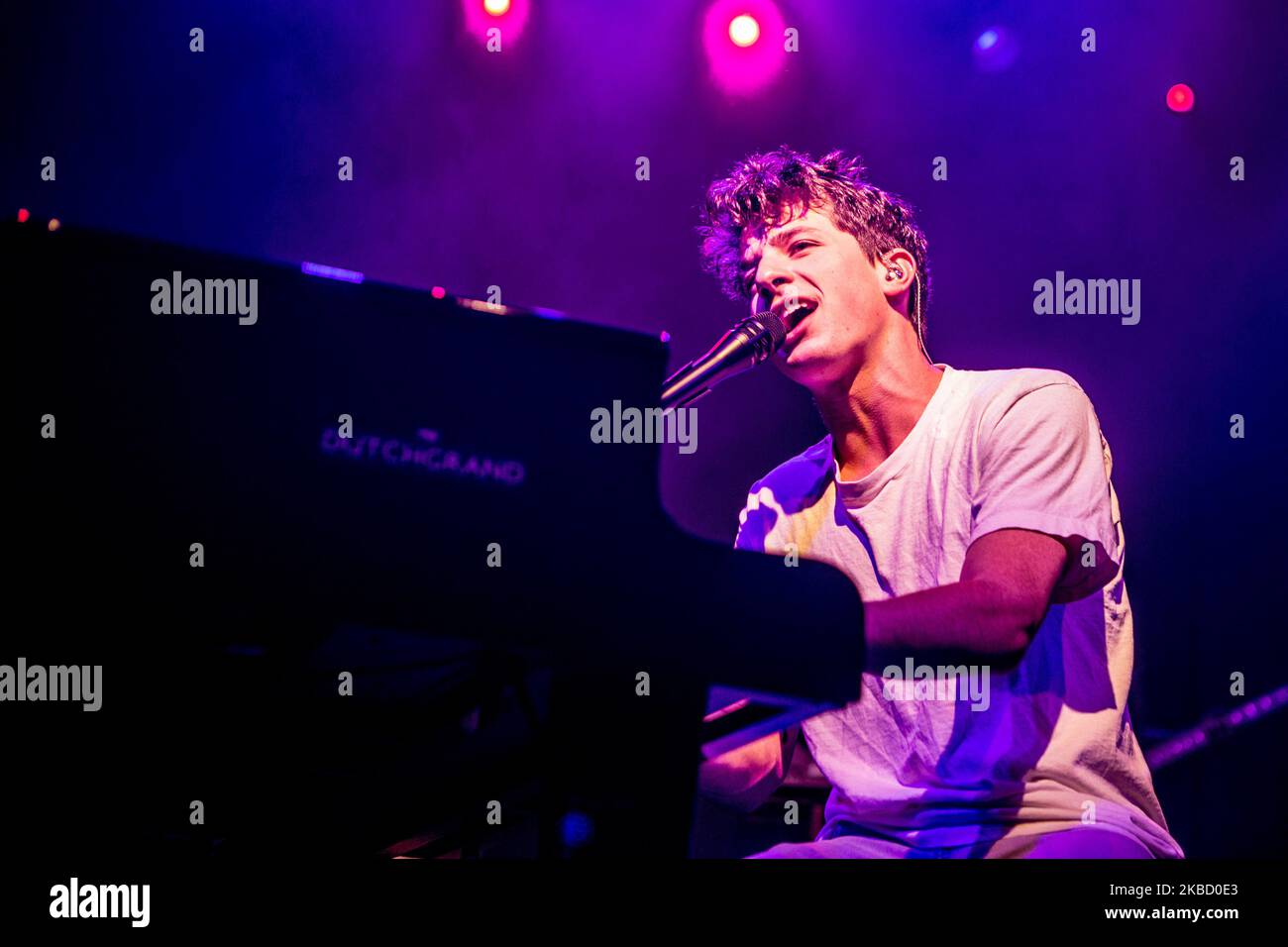 Charlie Puth kehrt mit seinem neuen Album 'Mother', das für Ende des Jahres geplant ist und von der Single erwartet wird, die ihren Namen vom Album trägt, zur Szene zurück. Auf den Fotos Charlie Puth lebt in Mailand, bei Magazzini Generali, am 7. Mai 2016 (Foto: Mairo Cinquetti/NurPhoto) Stockfoto