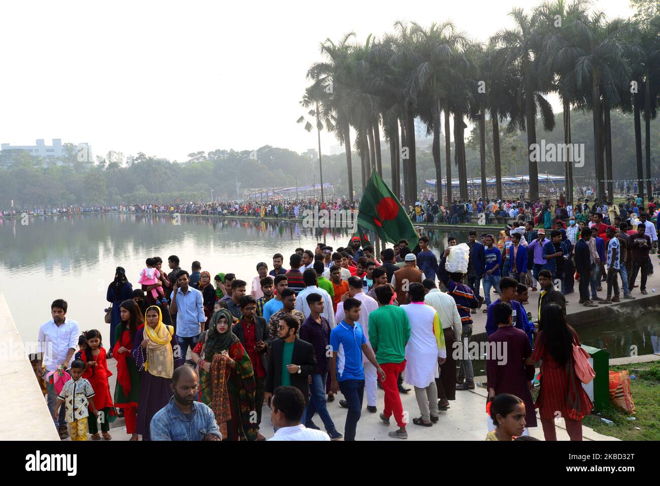 Die Menschen in Bangladesch feierten am 16. Dezember 2019 die Feierlichkeiten zum Victory Day in Dhaka, Bangladesch. Bangladesch feiert seinen 49.. Siegestag, um des Sieges des Oberkommandos der Alliierten über die pakistanischen Streitkräfte im Bangladesh-Befreiungskrieg 1971 zu gedenken. Bangladesch wurde am 16. Dezember 1971 nach einem neunmonatigen blutigen Krieg mit Pakistan zu einer freien Nation. (Foto von Mamunur Rashid/NurPhoto) Stockfoto