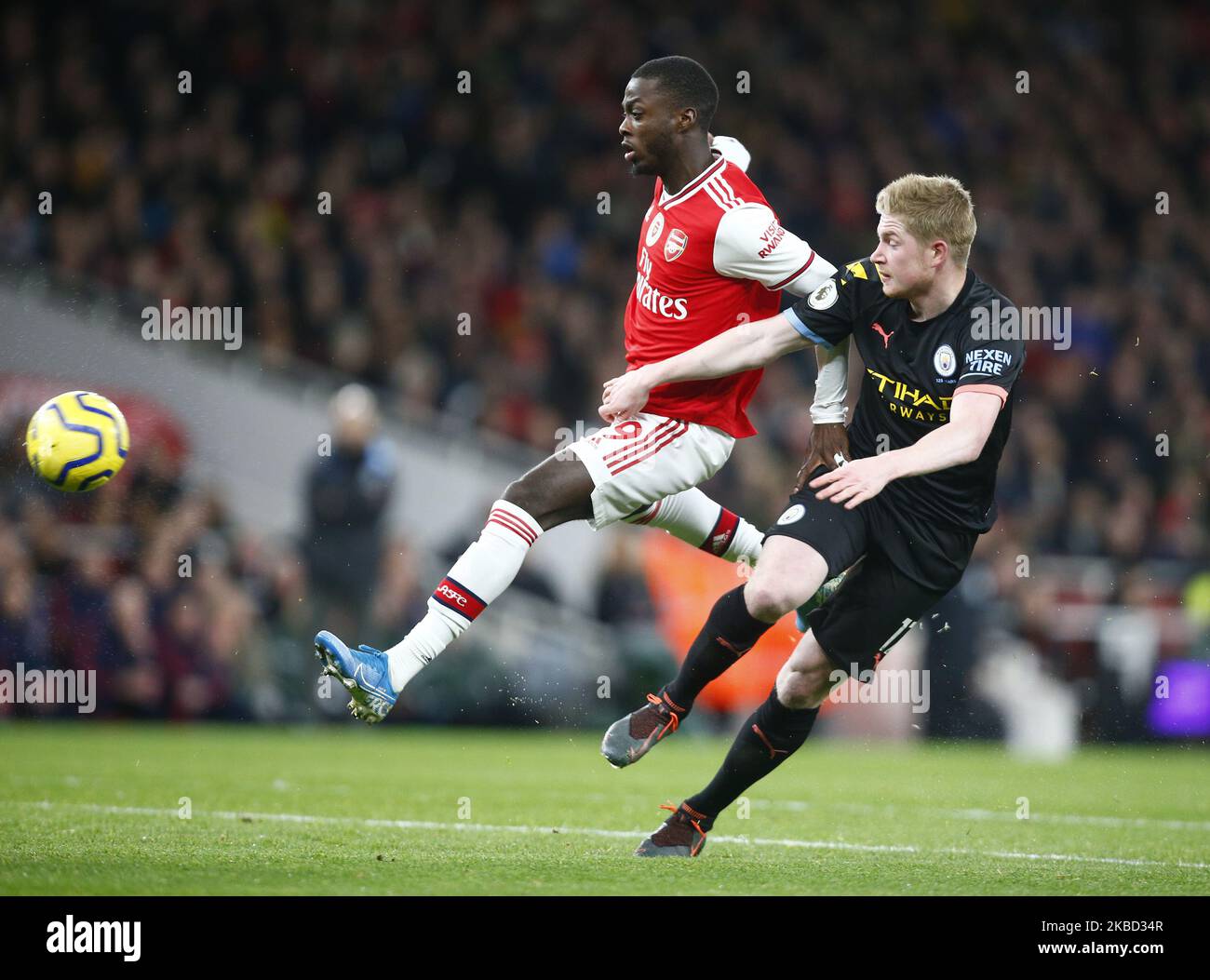 L-R Nicolas Pepe von Arsenal und Kevin De Bruyne von Manchester City während der englischen Premier League zwischen Arsenal und Manchester City am 15. Dezember 2019 im Emirates Stadium in London, England. (Foto von Action Foto Sport/NurPhoto) Stockfoto
