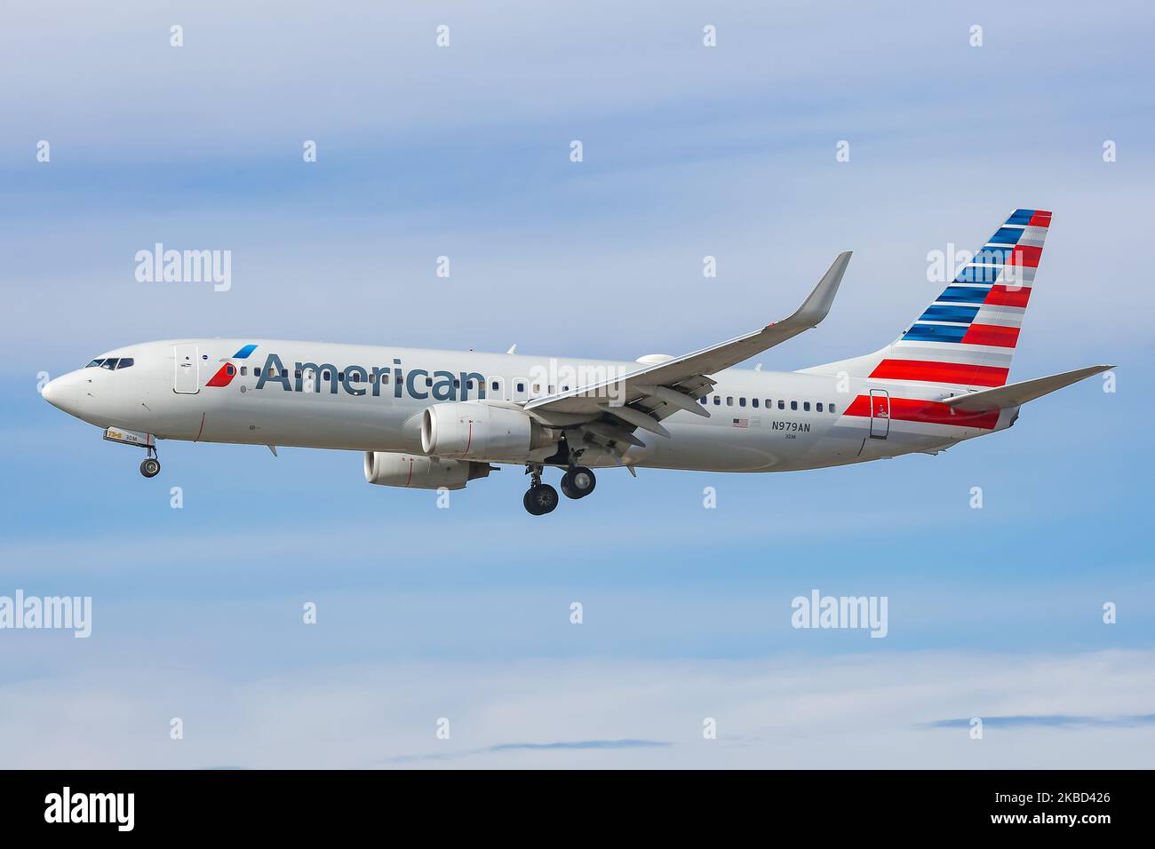 Boeing 737-800-Flugzeuge von American Airlines bei der endgültigen Landung auf dem John F. Kennedy International Airport in New York, USA, am 14. November 2019. Das Flugzeug verfügt über die Zulassung N979AN und 2x CFMI-Triebwerke. Die US-Fluggesellschaft ist nach Flottengröße die größte Fluggesellschaft der Welt. AA AAL ist Mitglied der oneworld-Luftfahrtallianz. (Foto von Nicolas Economou/NurPhoto) Stockfoto