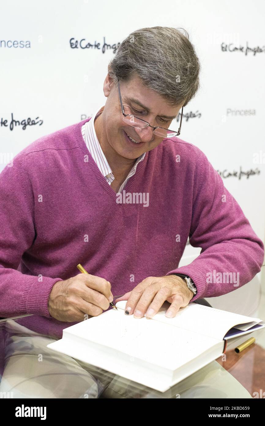 Cayetano Martinez de Irujo signiert sein Buch "von Cayetana nach Cayetano" in Madrid. 17. Dezember 2019 Spanien (Foto von Oscar Gonzalez/NurPhoto) Stockfoto