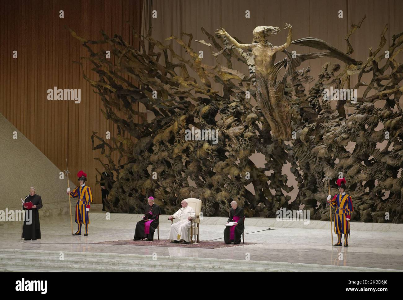 Papst Franziskus nimmt am Mittwoch, den 18. Dezember 2019, an seiner wöchentlichen Generalaudienz in Aula Paolo VI im Vatikan Teil. (Foto von Massimo Valicchia/NurPhoto) Stockfoto