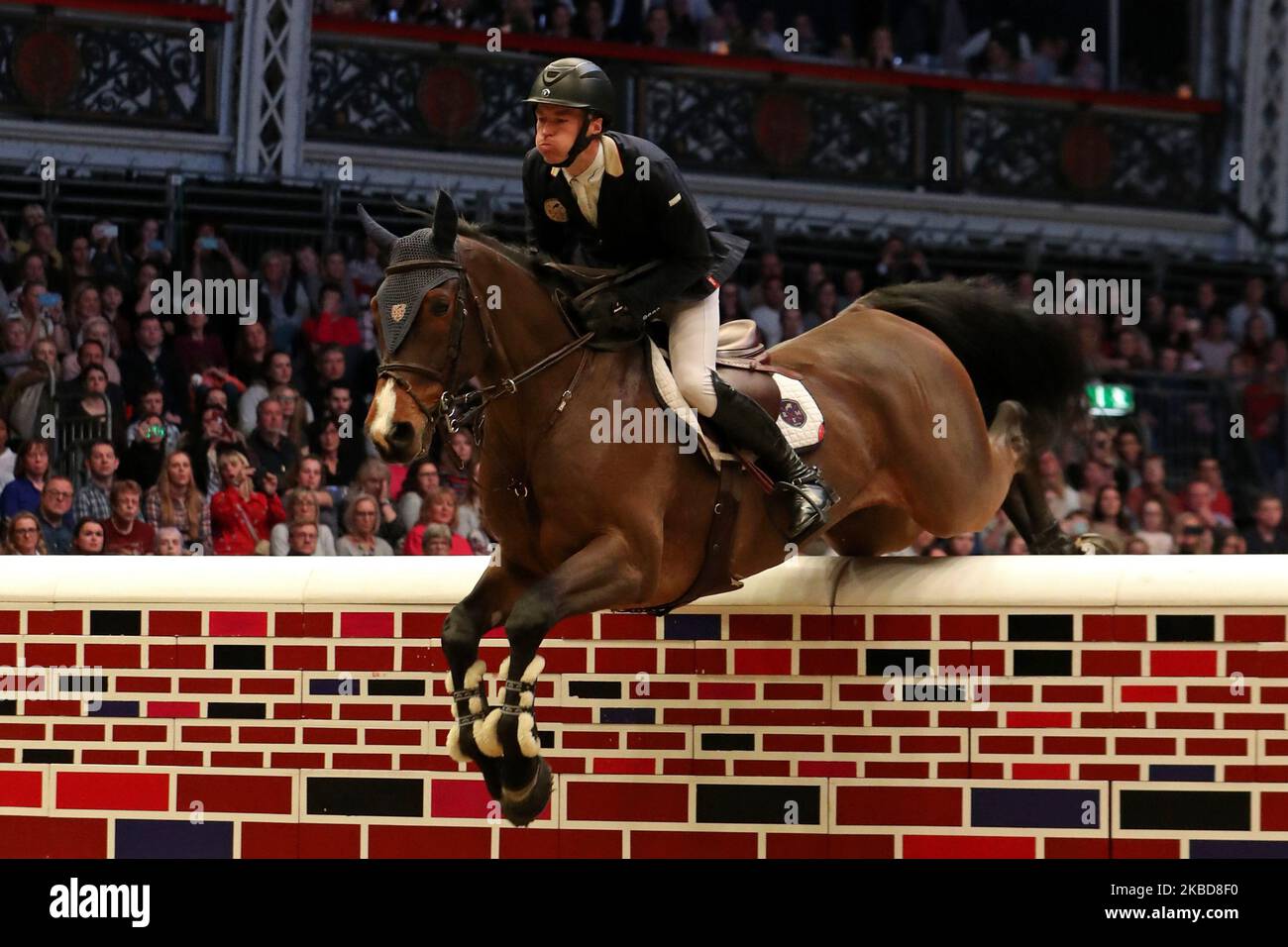 William Whitaker reitet RMF Charly während des Cayenne Puissance Events auf der International Horse Show in Olympia, London am Mittwoch, 18.. Dezember 2019. (Foto von Jon Bromley/MI News/NurPhoto) Stockfoto
