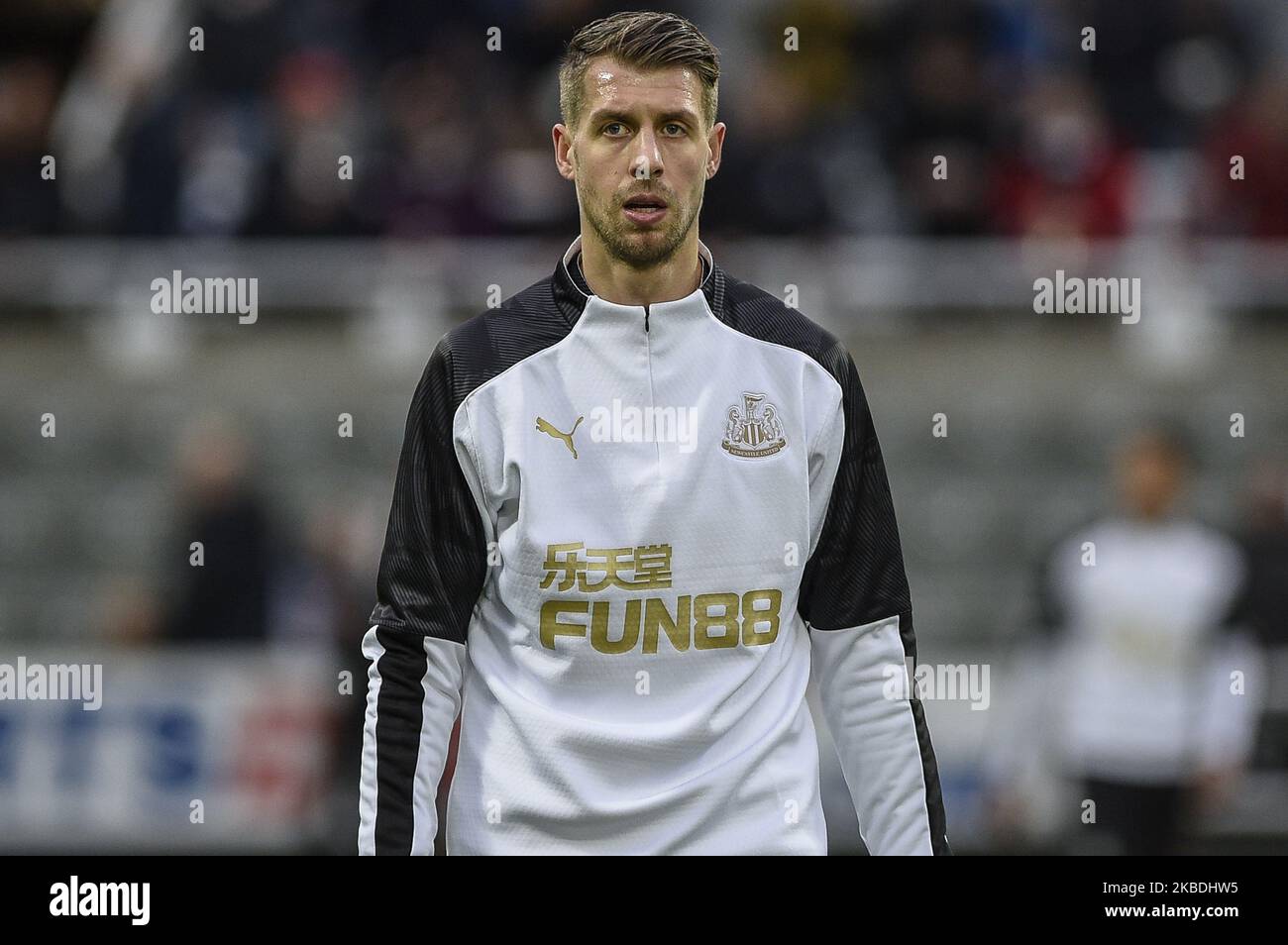 Florian Lejeune (20) von Newcastle United während der Aufwärmphase während des Premier League-Spiels zwischen Newcastle United und Everton im St. James's Park, Newcastle am Samstag, den 28.. Dezember 2019. (Foto von Iam Burn/MI News/NurPhoto) Stockfoto