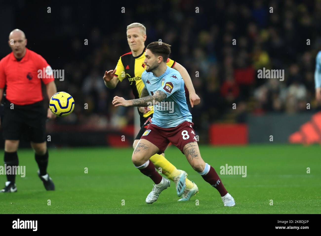 Aston Villas Henri Lansbury und Watfords werden Hughes während des Premier League-Spiels zwischen Watford und Aston Villa in der Vicarage Road, Watford am Samstag, den 28.. Dezember 2019. (Foto von Leila Coker/MI News/NurPhoto) Stockfoto