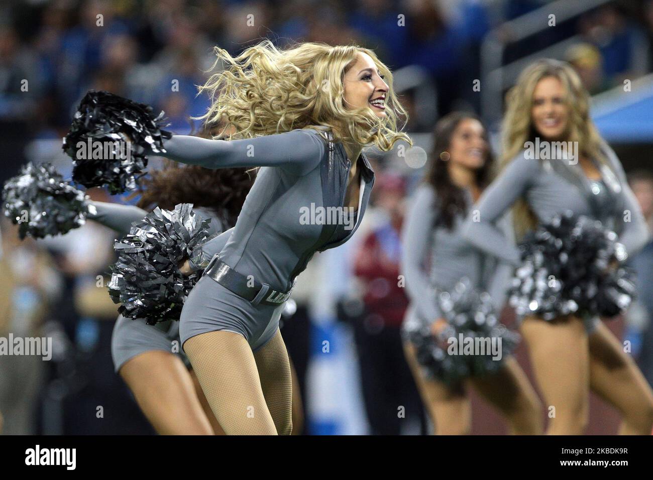 Cheerleader der Detroit Lions treten während der ersten Hälfte eines NFL-Fußballspiels zwischen den Green Bay Packers und den Detroit Lions in Detroit, Michigan, USA, am Sonntag, 29. Dezember 2019 auf (Foto: Jorge Lemus/NurPhoto) Stockfoto