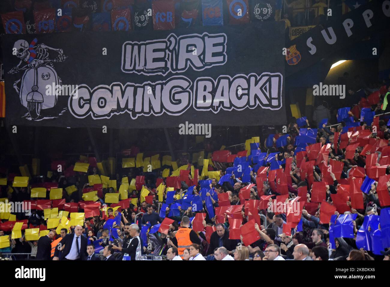 Barcelona-Fans während des Spiels zwischen dem FC Barcelona und Real Madrid, entsprechend der Woche 16 der Liga ACB, spielten am 29. Dezember 2019 im Palau Blaugrana in Barcelona, Spanien. (Foto von Noelia Deniz/Urbanandsport/NurPhoto) Stockfoto