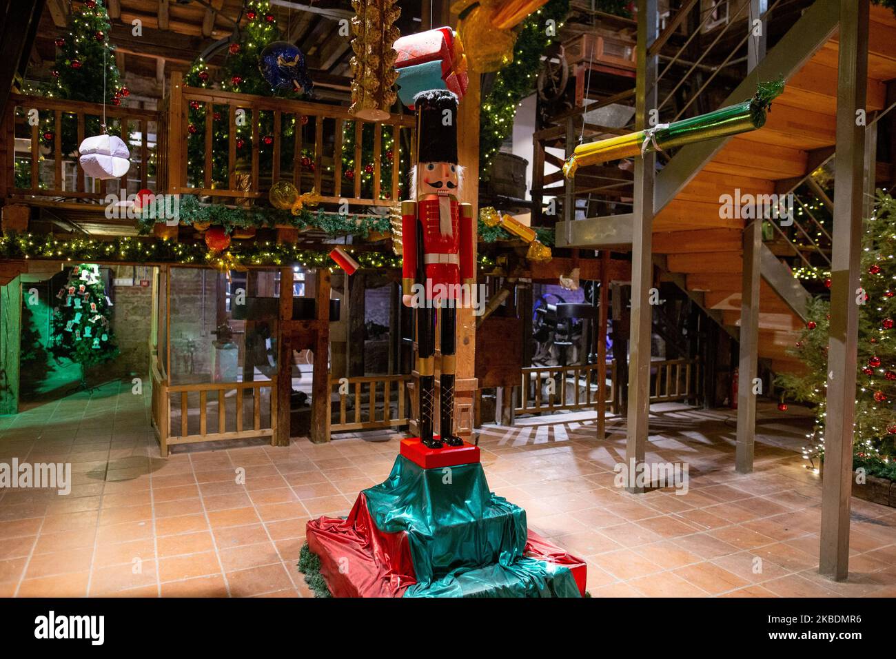 Die Elfmühle ist am 31. Dezember 2019 der größte Weihnachtsthema-Park in Trikala, Griechenland. Zum 8.. Mal in Folge haben die Stadtverwaltung von Trikala und e-Trikala SA den größten Weihnachtsthema-Park in Griechenland mit freiem Eintritt organisiert. (Foto von Achilleas Chiras/NurPhoto) Stockfoto