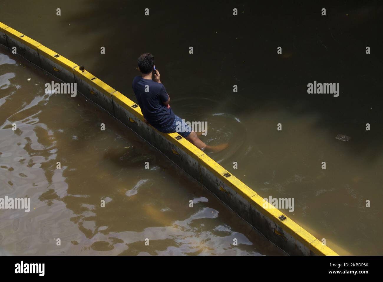 Lage der massiven Überschwemmungen in Jakarta am Donnerstag, 2.. Januar 2020. Nach Berichten der National Disaster Management Agency starben seit Mittwoch, dem 1. Januar 2020, 16 Menschen bei den massiven Überschwemmungen, die die Hauptstadt Jakarta und die umliegenden Gebiete heimsuchten. (Foto von Aditya Irawan/NurPhoto) Stockfoto