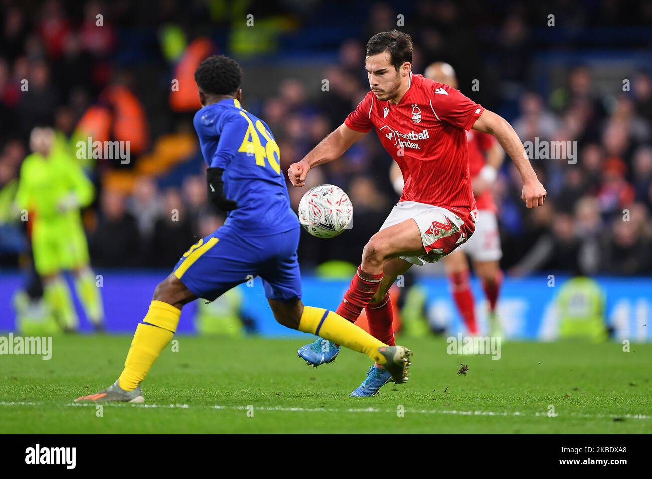 Yuri Ribeiro (2) aus Nottingham Forest kämpft mit Tariq Lamptey während des FA Cup-Spiels zwischen Chelsea und Nottingham Forest in der Stamford Bridge, London, am Sonntag, 5.. Januar 2020. (Foto von Jon Hobley/MI News/NurPhoto) Stockfoto