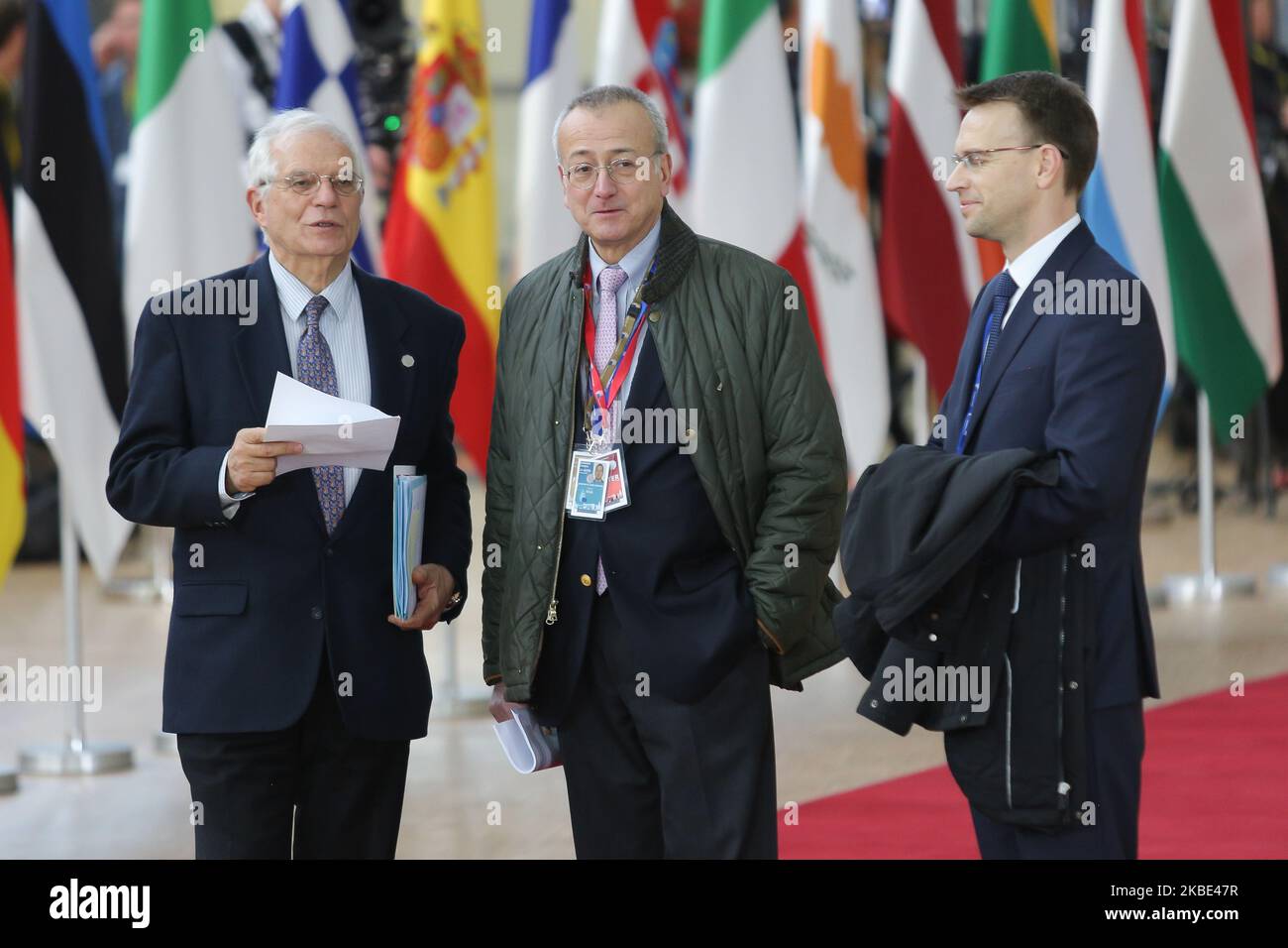 Josep Borrell Fontelles, hoher Vertreter der Union für Außen- und Sicherheitspolitik, trifft auf dem Europäischen Rat - EURO-Gipfel auf dem roten Teppich mit EU-Flaggen im Hintergrund ein, Die Staats- und Regierungschefs der EU treffen sich am 12. Dezember 2019 in Brüssel, Belgien, und halten eine Presseerklärung vor der Haustür vor Medien und Journalisten ab. (Foto von Nicolas Economou/NurPhoto) Stockfoto