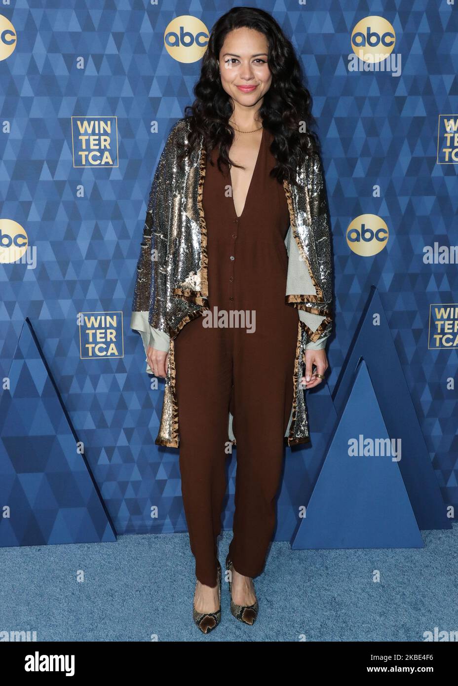 PASADENA, LOS ANGELES, KALIFORNIEN, USA - 08. JANUAR: Die Schauspielerin Alyssa Diaz kommt bei der TCA Winter Press Tour 2020 von ABC Television an, die am 8. Januar 2020 im Langham Huntington Hotel in Pasadena, Los Angeles, Kalifornien, USA, stattfand. (Foto von Xavier Collin/Image Press Agency/NurPhoto) Stockfoto