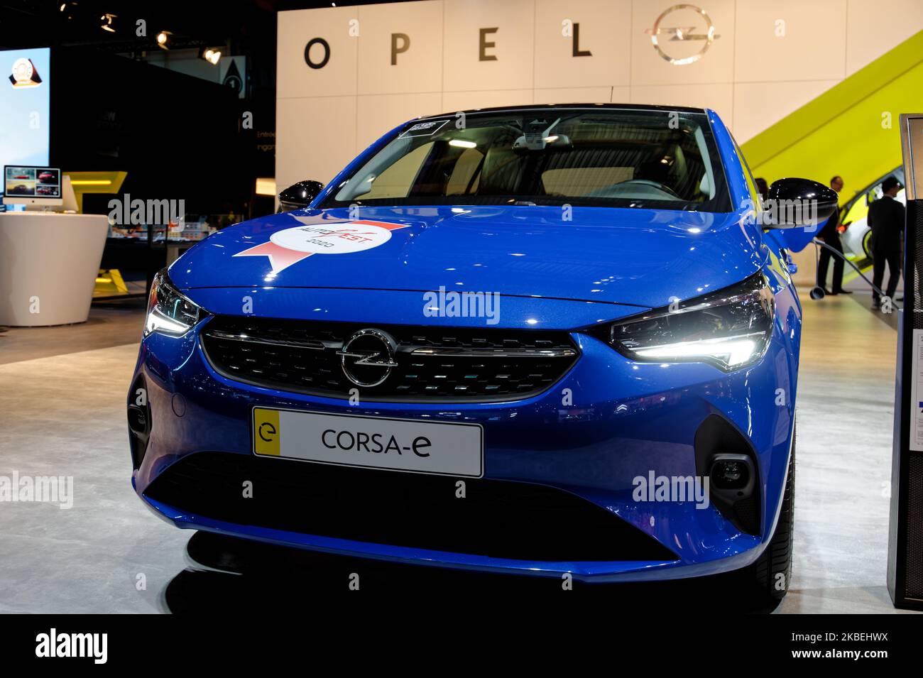 Der französische Automobilkonzern Peugeot-Pedroen-DS-Opel stellt am 09. Januar 2020 2020 auf dem Brüsseler Automobilsalon 2020 in Brussel, Belgien, sein Modell Opel Corsa-e aus (Foto: Daniel Pier/NurPhoto) Stockfoto