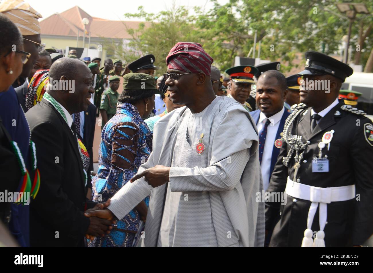 Der Gouverneur von Lagos, Babajide Sonwo-Olu (C), kam während einer Zeremonie anlässlich des Gedenktages der Armee in Lagos, Nigeria, am 15. Januar 2020 in die Militärhalle. (Foto von Olukayode Jaiyeola/NurPhoto) Stockfoto