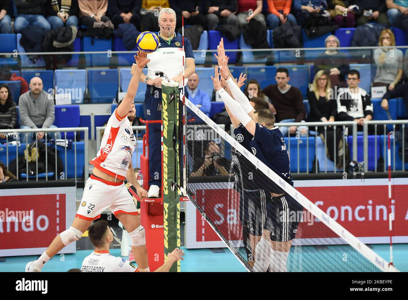 Der italienische Spieler Cavuto Oreste vom Team Consar Ravenna spielt während der 15.. Runde der SuperLega Credem Banca Serie A von Allianz Powervolley Milano und Consar Ravenna (Foto: Andrea Diodato/NurPhoto) Stockfoto