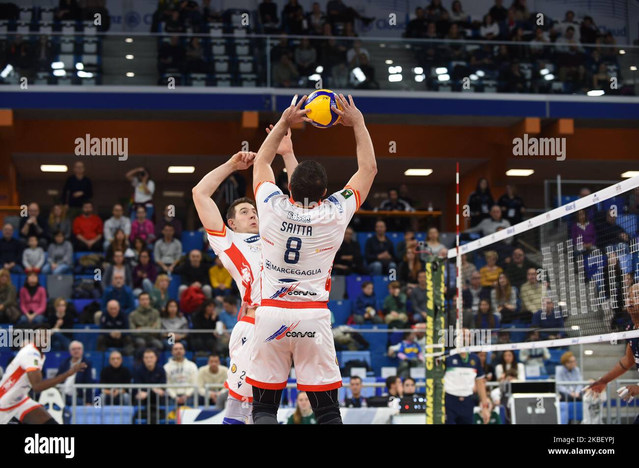 Die italienische Spielerin Saitta Davide vom Team Consar Ravenna spielt während der 15.. Runde der SuperLega Credem Banca Serie A von Allianz Powervolley Milano und Consar Ravenna (Foto: Andrea Diodato/NurPhoto) Stockfoto