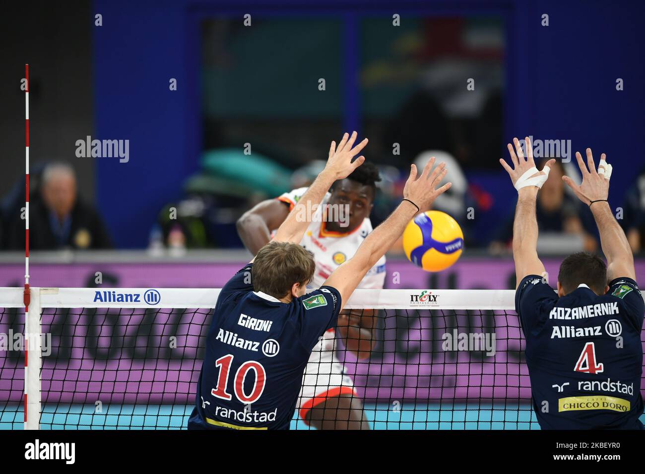 Der kanadische Spieler Vernon-Evans Sharone vom Team Consar Ravenna spielt während der 15.. Runde der SuperLega Credem Banca Serie A von Allianz Powervolley Milano und Consar Ravenna (Foto: Andrea Diodato/NurPhoto) Stockfoto